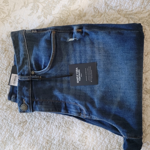 Vera Wang Power Stretch Jeans - Picture 2 of 6